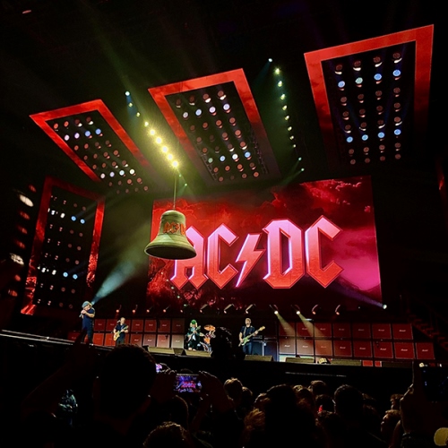 AC/DC realiza primeiro show da nova turnê europeia