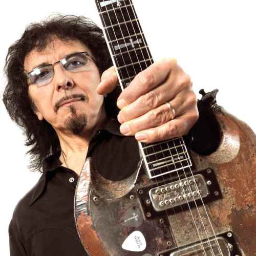 Tony Iommi revela trabalhar em álbum solo e compartilha primeiros detalhes