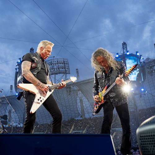 O impressionante número de guitarras e até palhetas que o Metallica leva em turnê