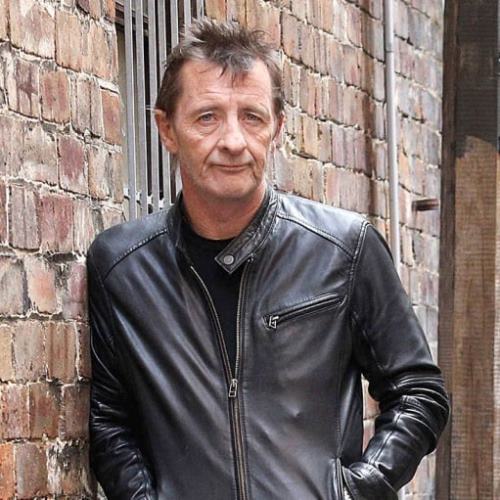 Phil Rudd toca música do AC/DC em rara aparição pública