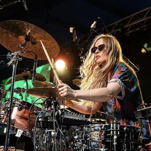 Como Anika Nilles se tornou a nova baterista do Rush