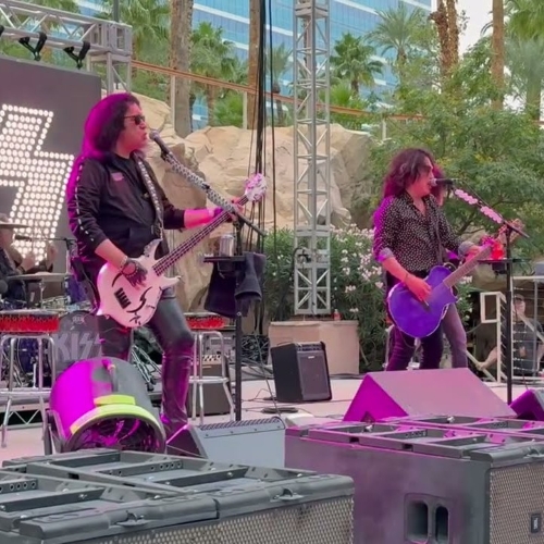 A homenagem do Kiss a Ace Frehley em seu 1º show desde aposentadoria