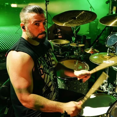A homenagem de John Dolmayan (System of a Down) ao cachorro Orelha
