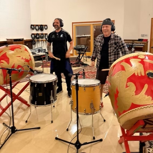 Andreas Kisser participa de novo álbum de Bruce Dickinson